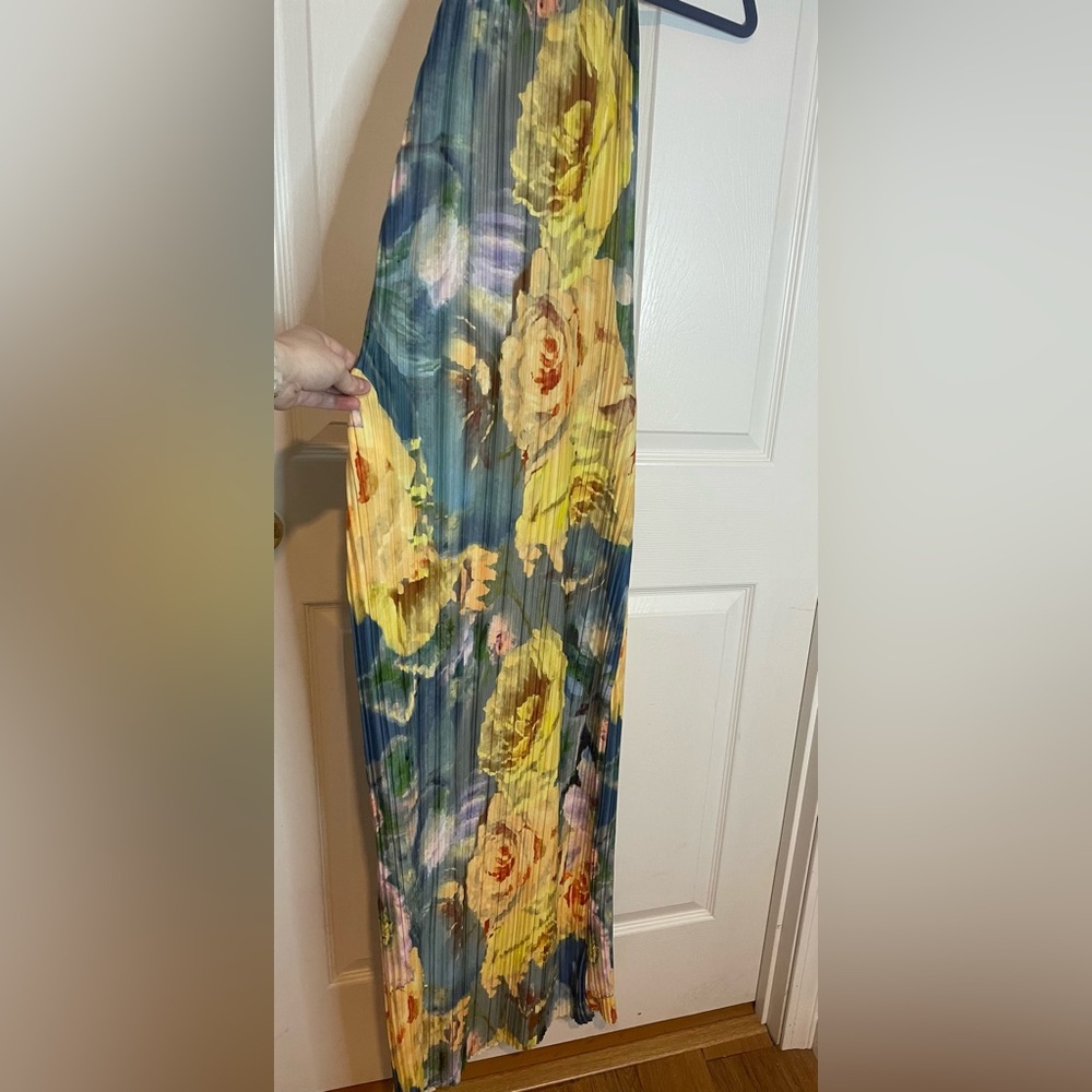 PRETTY LITTLE THING - Halter floral pleated dress - Picture 4 of 8